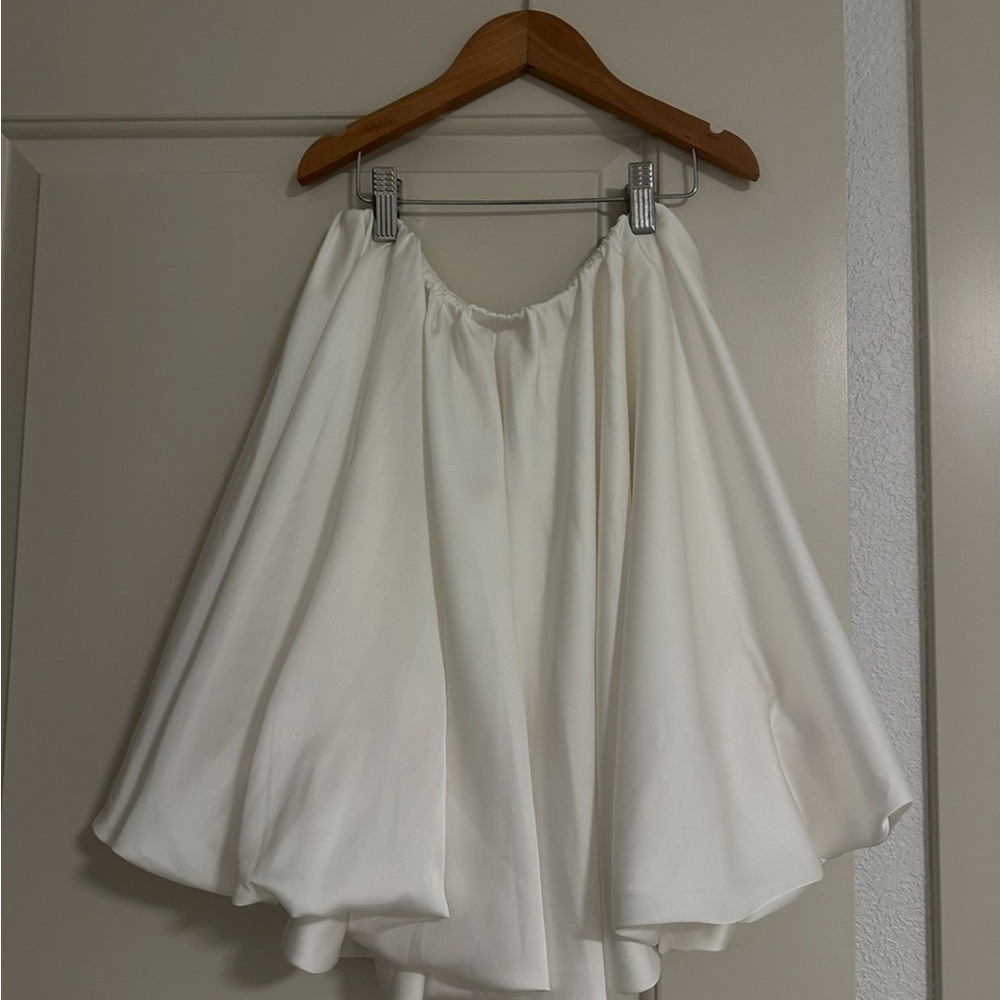 Elegant White Women's Skirt new!!